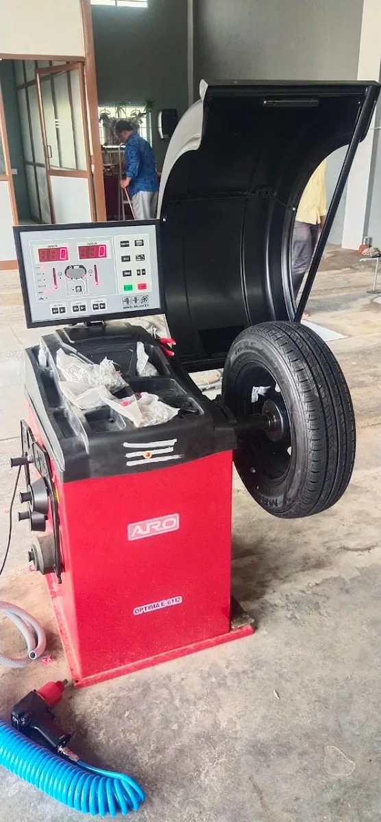 Bridgestone Tyres - Kovilpalayam |Foam Wash| Alignment | Balancing | Tyres — tire shop (photo 13)